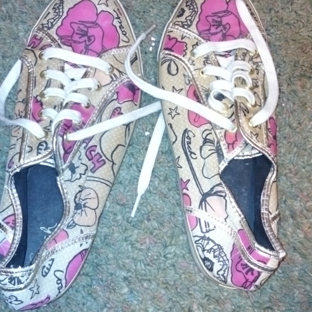Iam selling my coach shoes